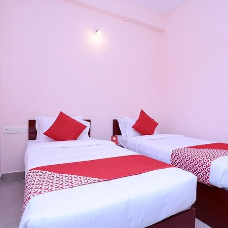Oyo 13577 Tkr Metro Residency Hotel Kochi Kültér fotó