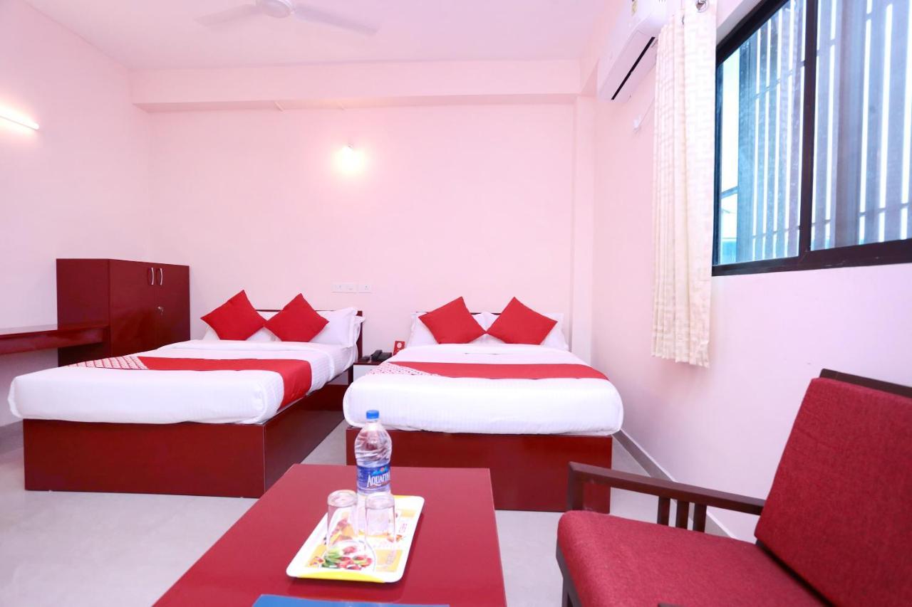 Oyo 13577 Tkr Metro Residency Hotel Kochi Kültér fotó