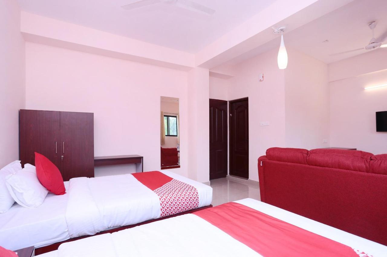 Oyo 13577 Tkr Metro Residency Hotel Kochi Kültér fotó