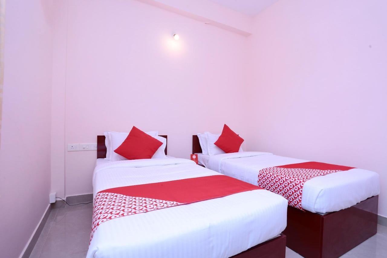 Oyo 13577 Tkr Metro Residency Hotel Kochi Kültér fotó